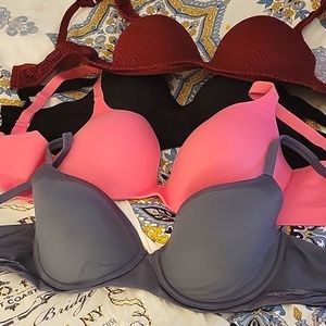4 for $12. 4 bras size 38c,blue 36c.Victoria Secret,Delta Burke,Felina&Ambrielle